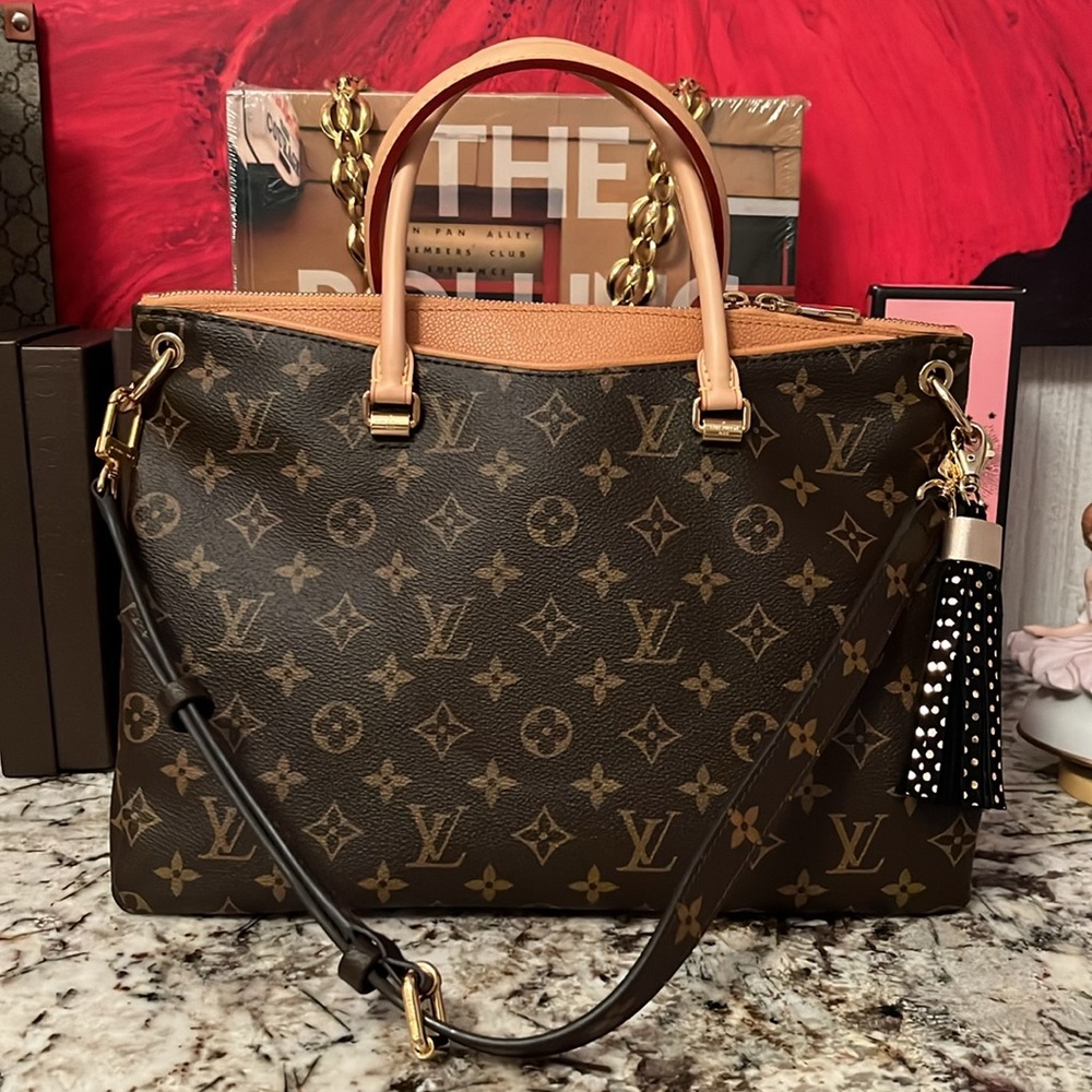 ❌SOLD❌Beautiful Louis Vuitton Pallas Leather Handbag!